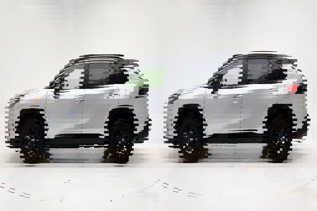 Used 2025 Toyota RAV4 XSE w/ Weather Package AWD/4WD image 5