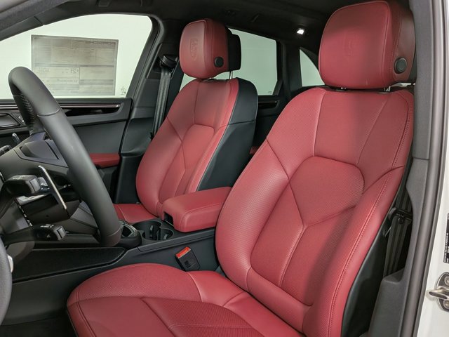 New 2026 Porsche Macan image 4