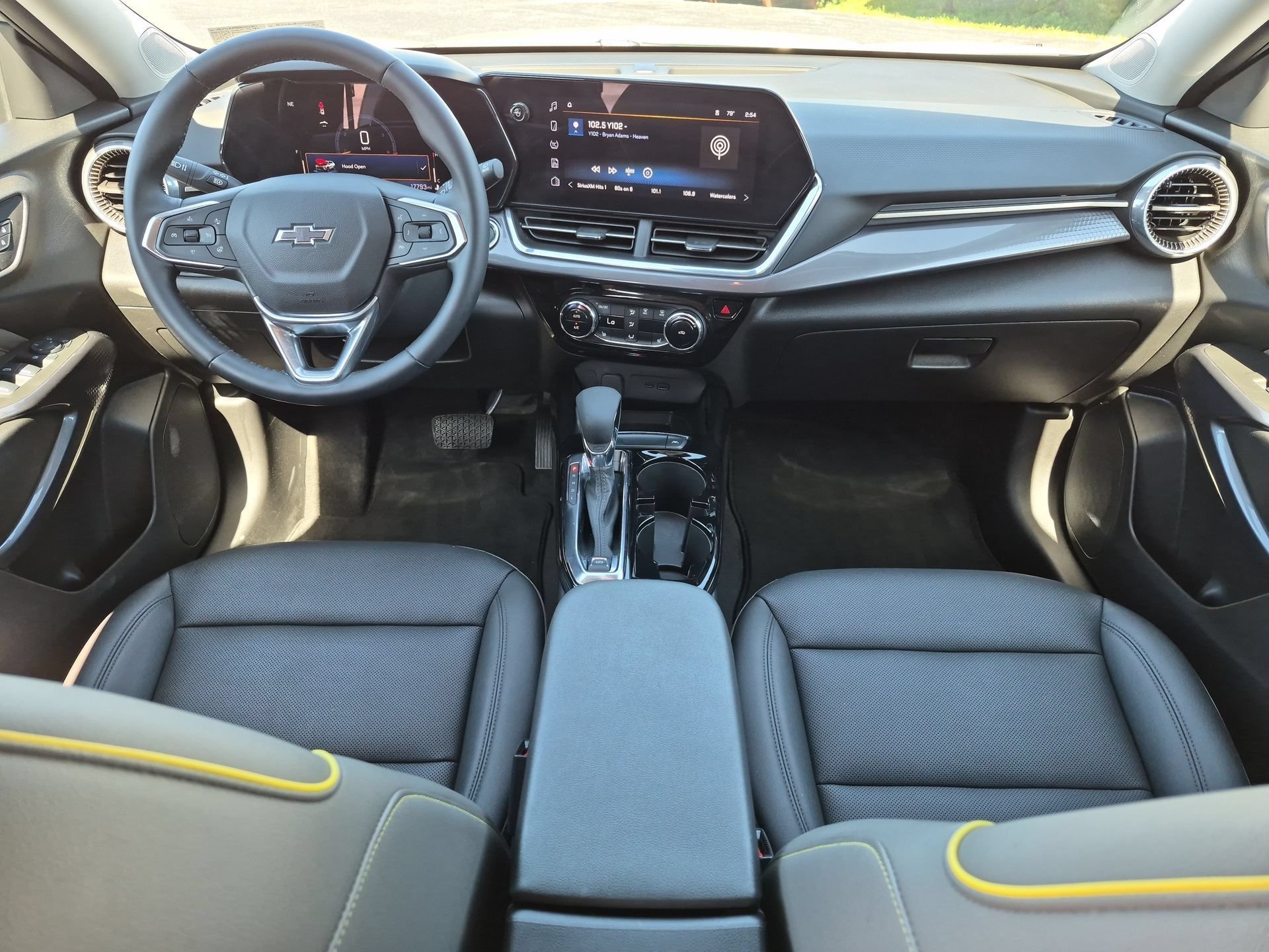 Used 2025 Chevrolet Trax ACTIV w/ Sunroof Package FWD image 20