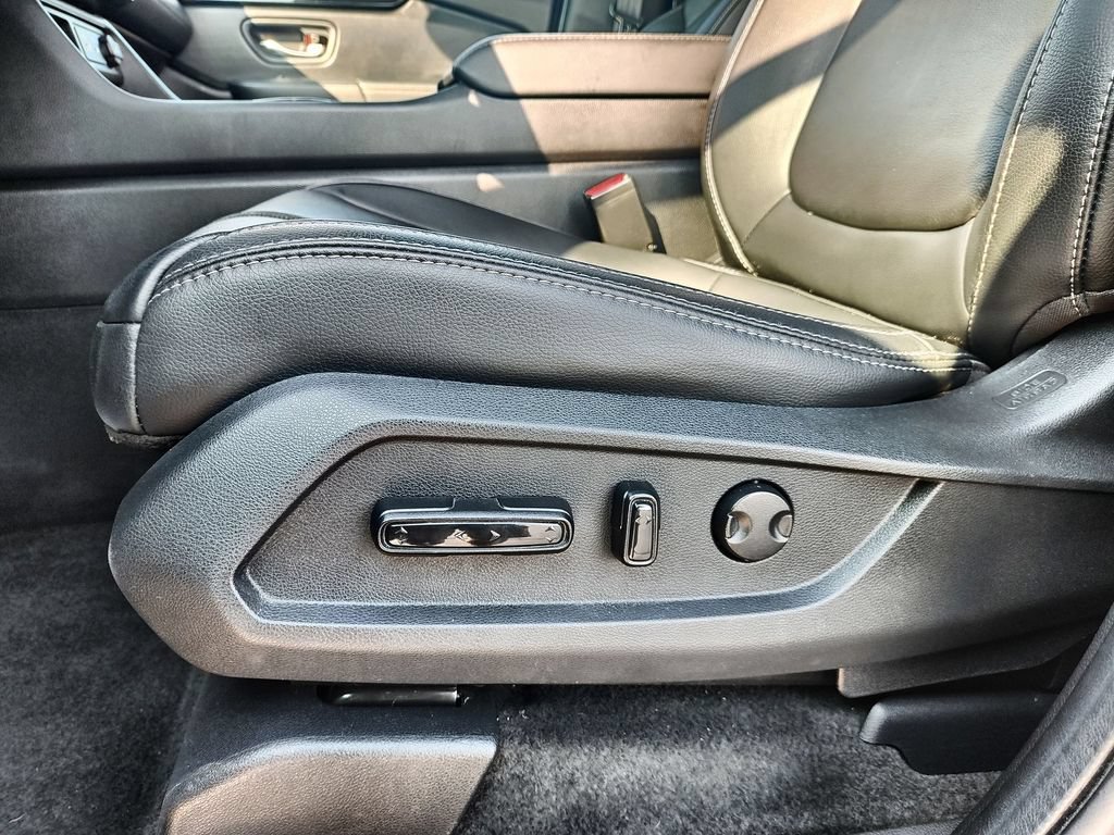 Used 2024 Honda Pilot Touring image 12