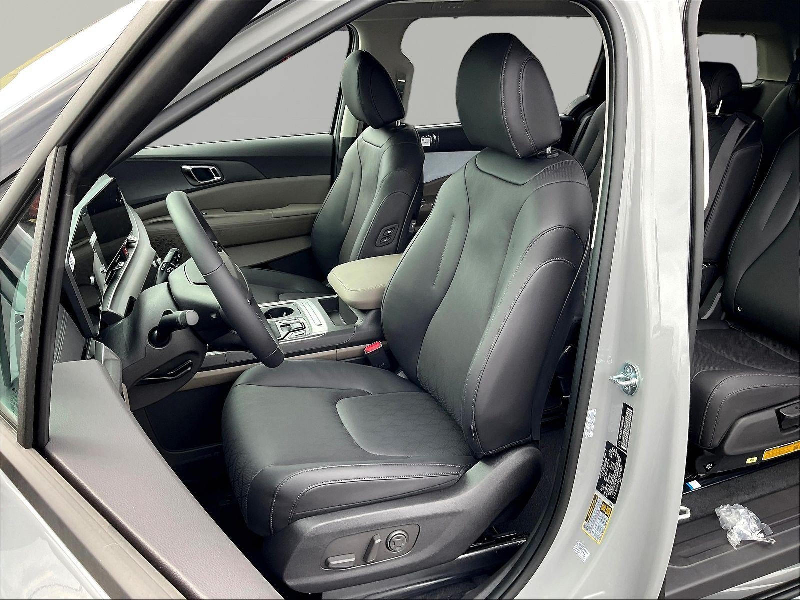 New 2027 Kia Carnival EX FWD image 17