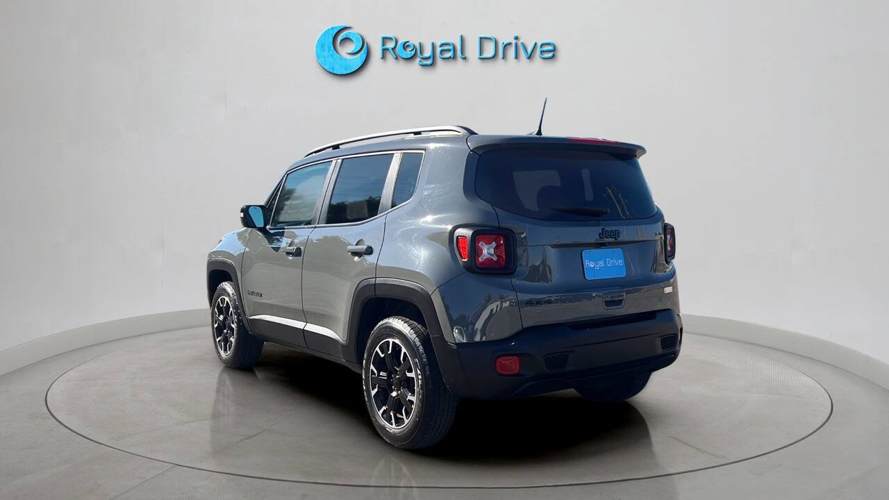 Used 2023 Jeep Renegade Latitude w/ Sun/Sound Group image 4