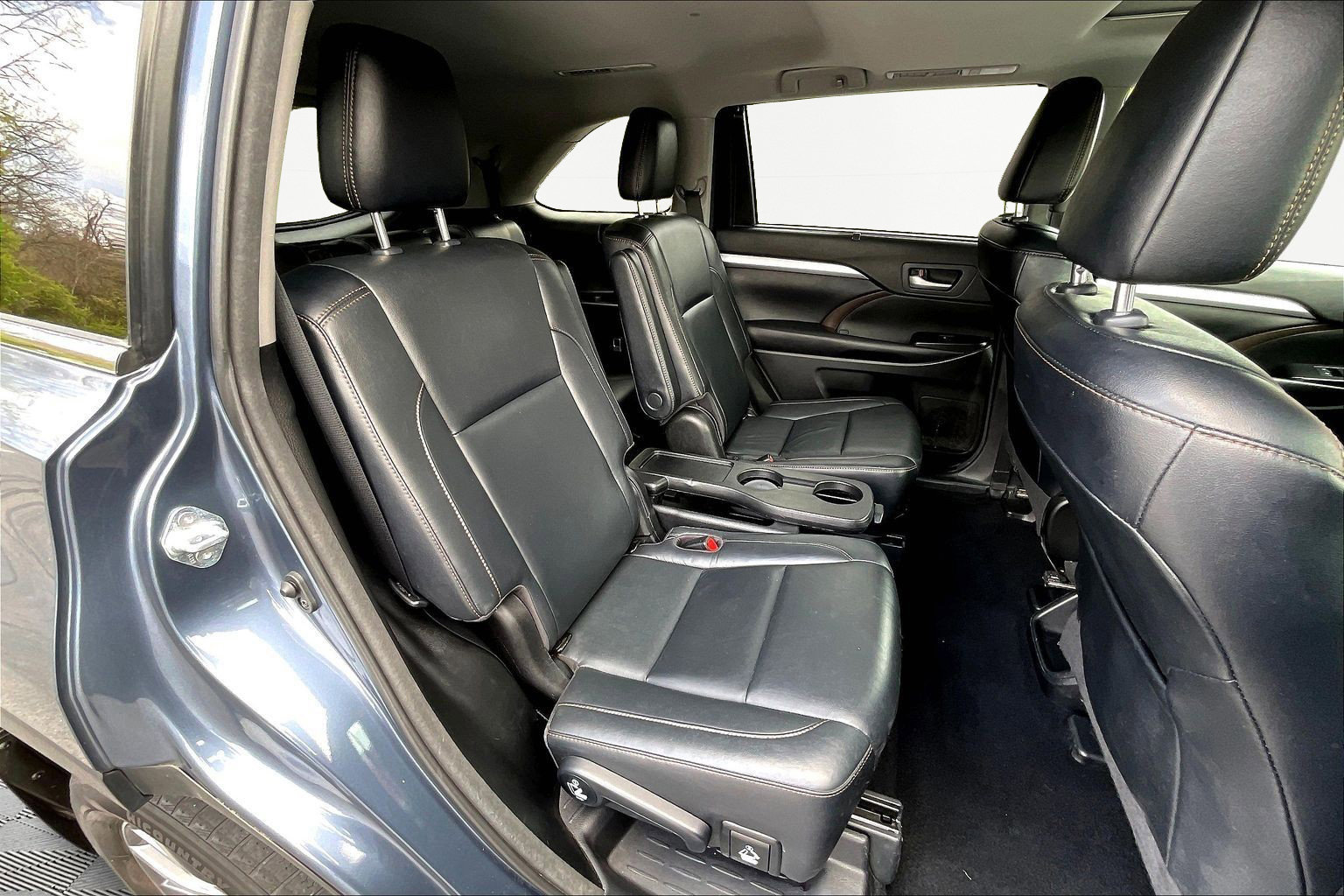 Used 2018 Toyota Highlander XLE image 25