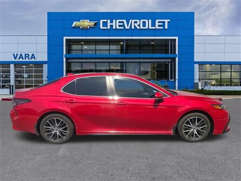 Used 2024 Toyota Camry SE FWD image 3