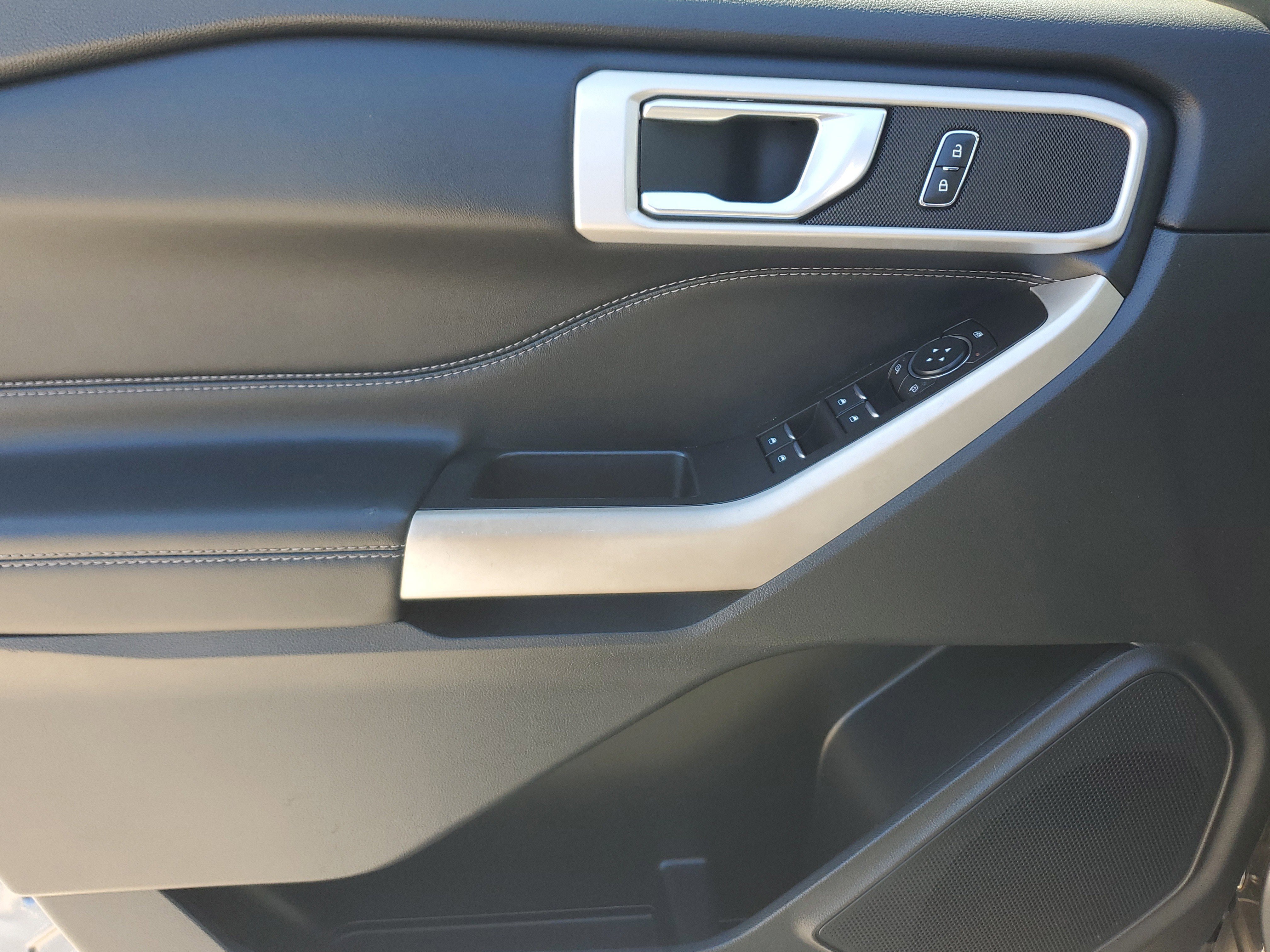 Used 2022 Ford Explorer XLT w/ Equipment Group 202A image 29