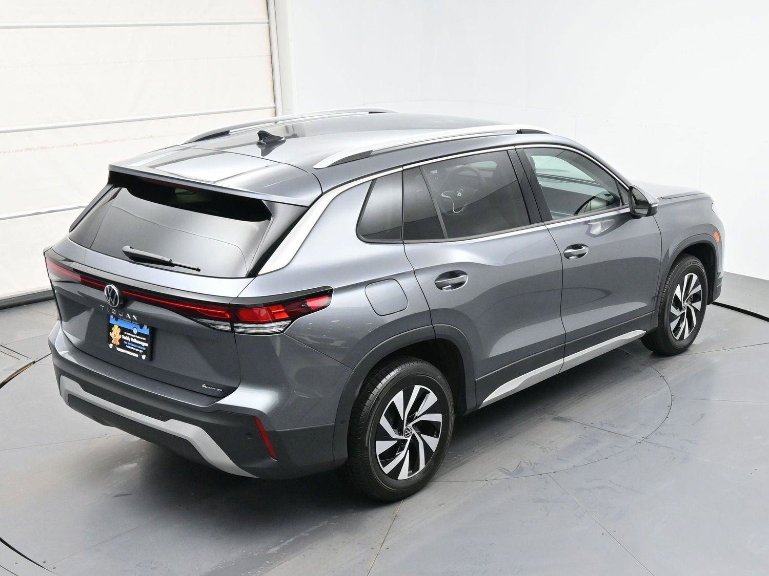 Certified 2025 Volkswagen Tiguan S image 31