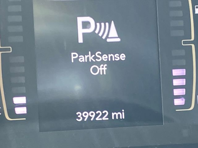 Used 2019 Jeep Cherokee Latitude Plus w/ Comfort/Convenience Group image 17