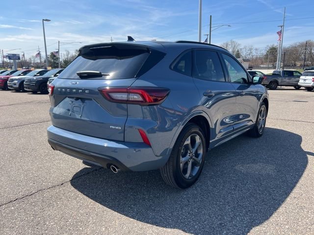 Certified 2023 Ford Escape ST-Line w/ Tech Pack #1 AWD/4WD image 4