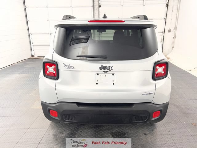 Used 2017 Jeep Renegade Latitude FWD image 8