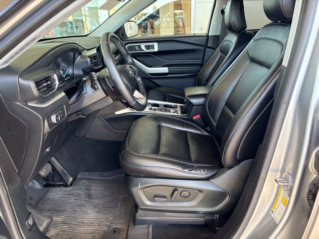 Used 2020 Ford Explorer XLT w/ Equipment Group 202A AWD/4WD image 10