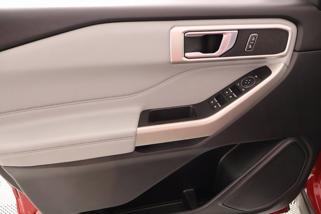 Used 2022 Ford Explorer XLT w/ Equipment Group 202A image 17