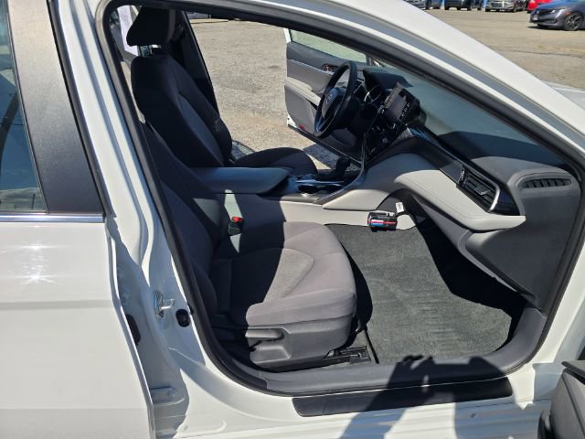 Used 2022 Toyota Camry LE image 11
