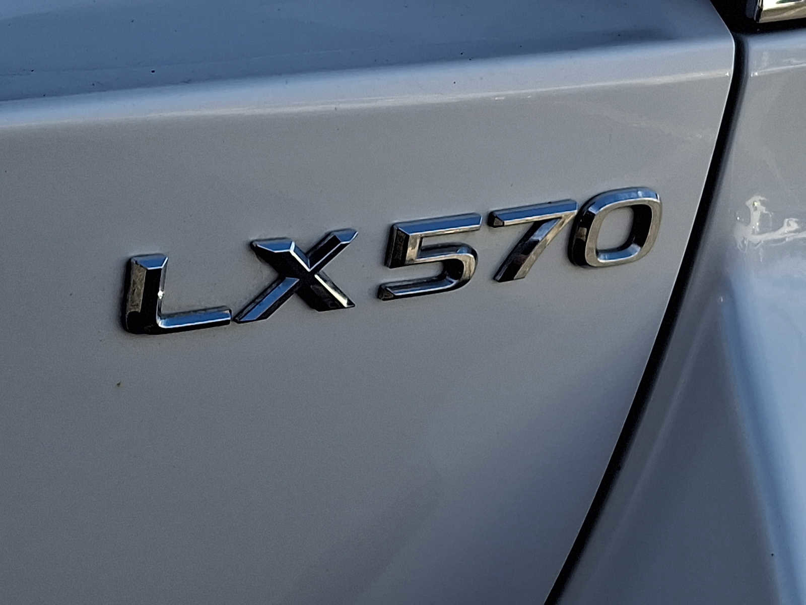 Used 2011 Lexus LX 570 4WD image 32