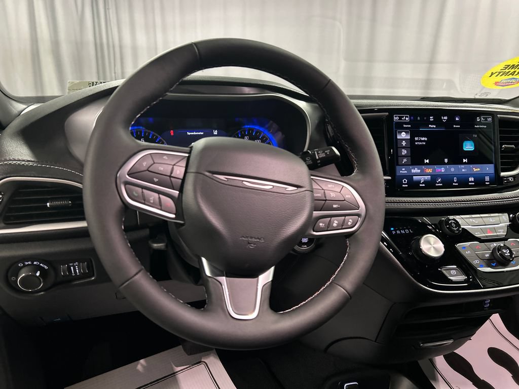 New 2027 Chrysler Pacifica Select FWD image 13