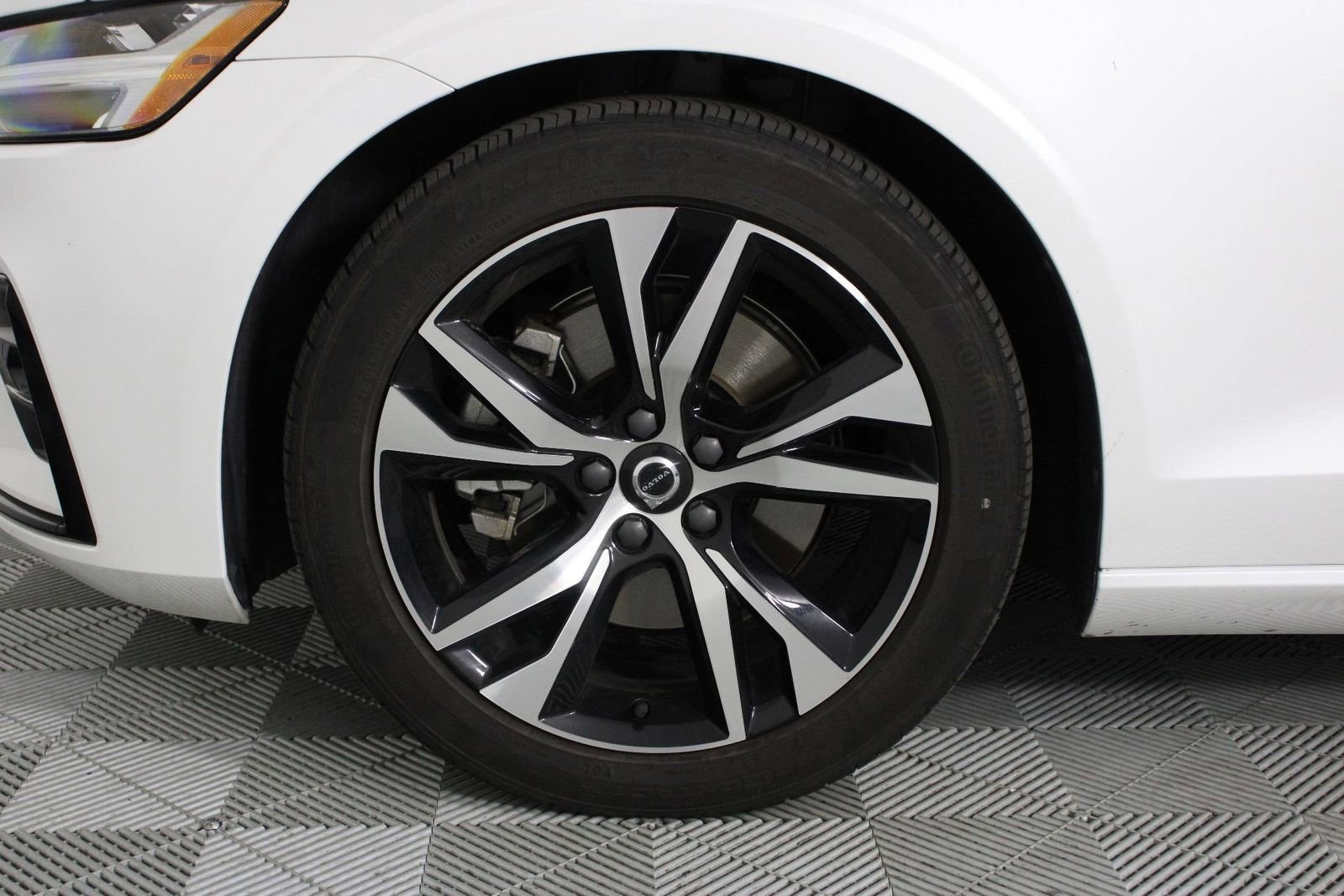 Certified 2025 Volvo S60 B5 Core image 28