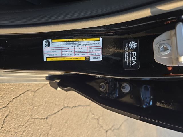 Used 2025 Jeep Grand Cherokee L Limited w/ Black Appearance Package image 35