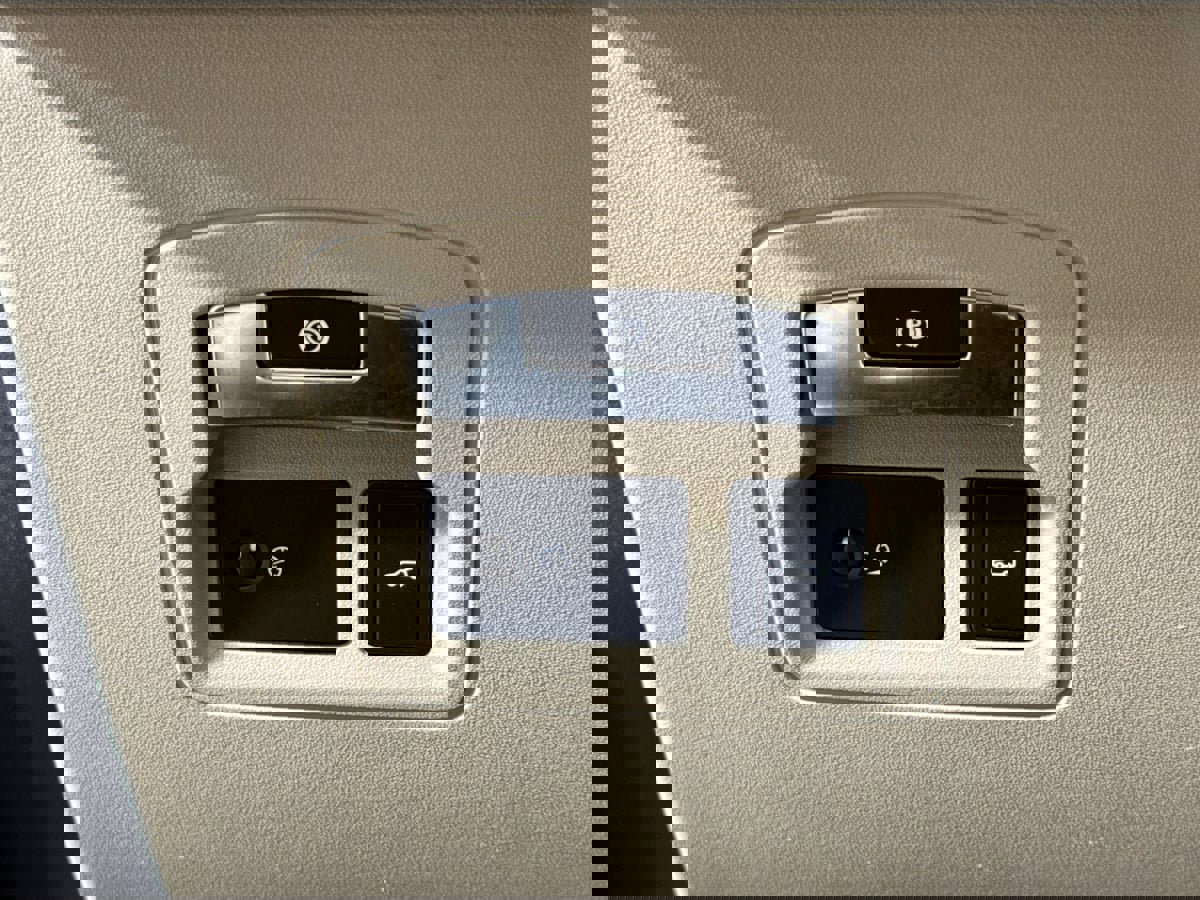 Used 2019 Land Rover Range Rover Velar S image 10