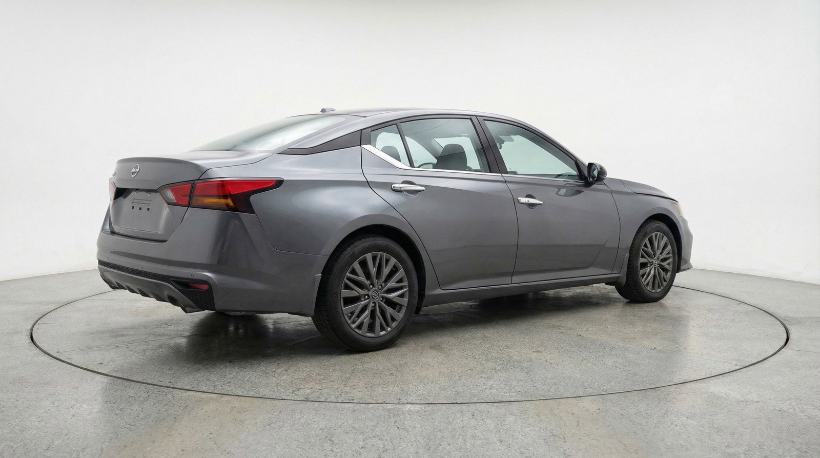 Used 2025 Nissan Altima 2.5 SV image 9