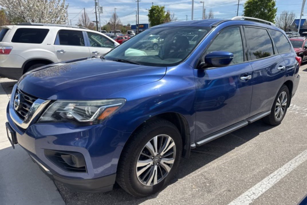 Used 2017 Nissan Pathfinder S image 12