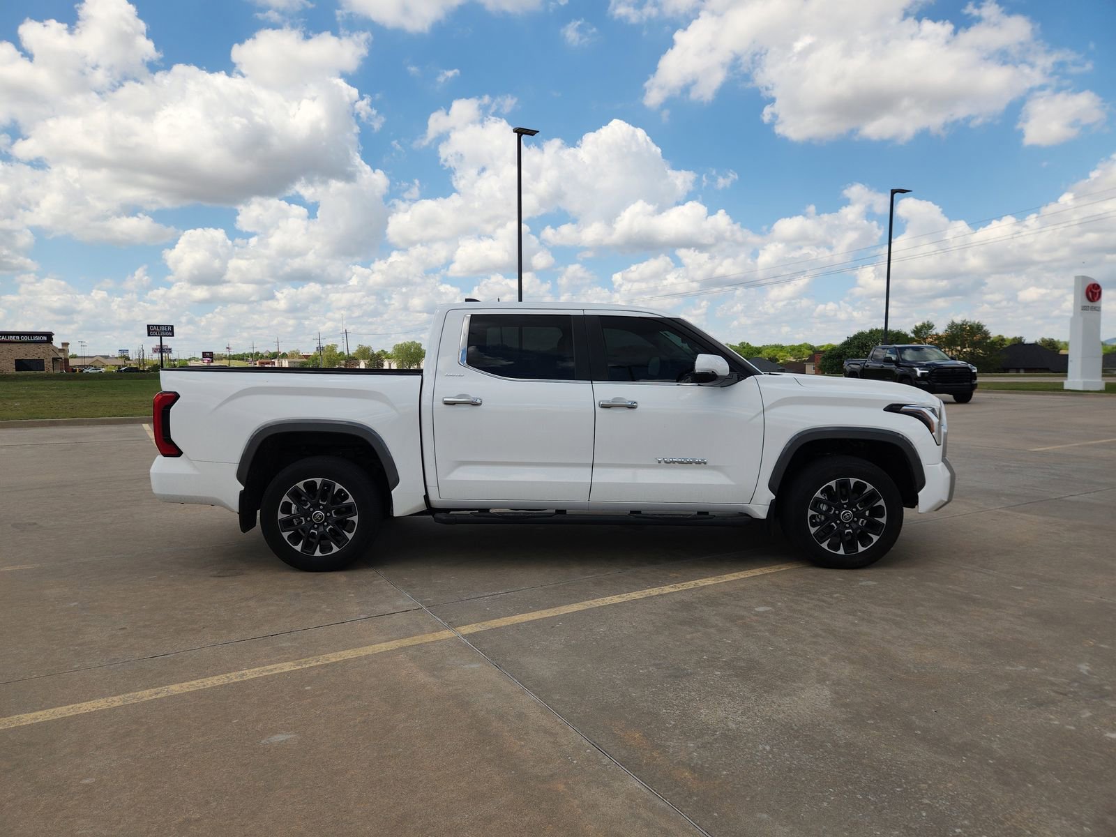 Used 2024 Toyota Tundra Limited w/ Power Package AWD/4WD image 8