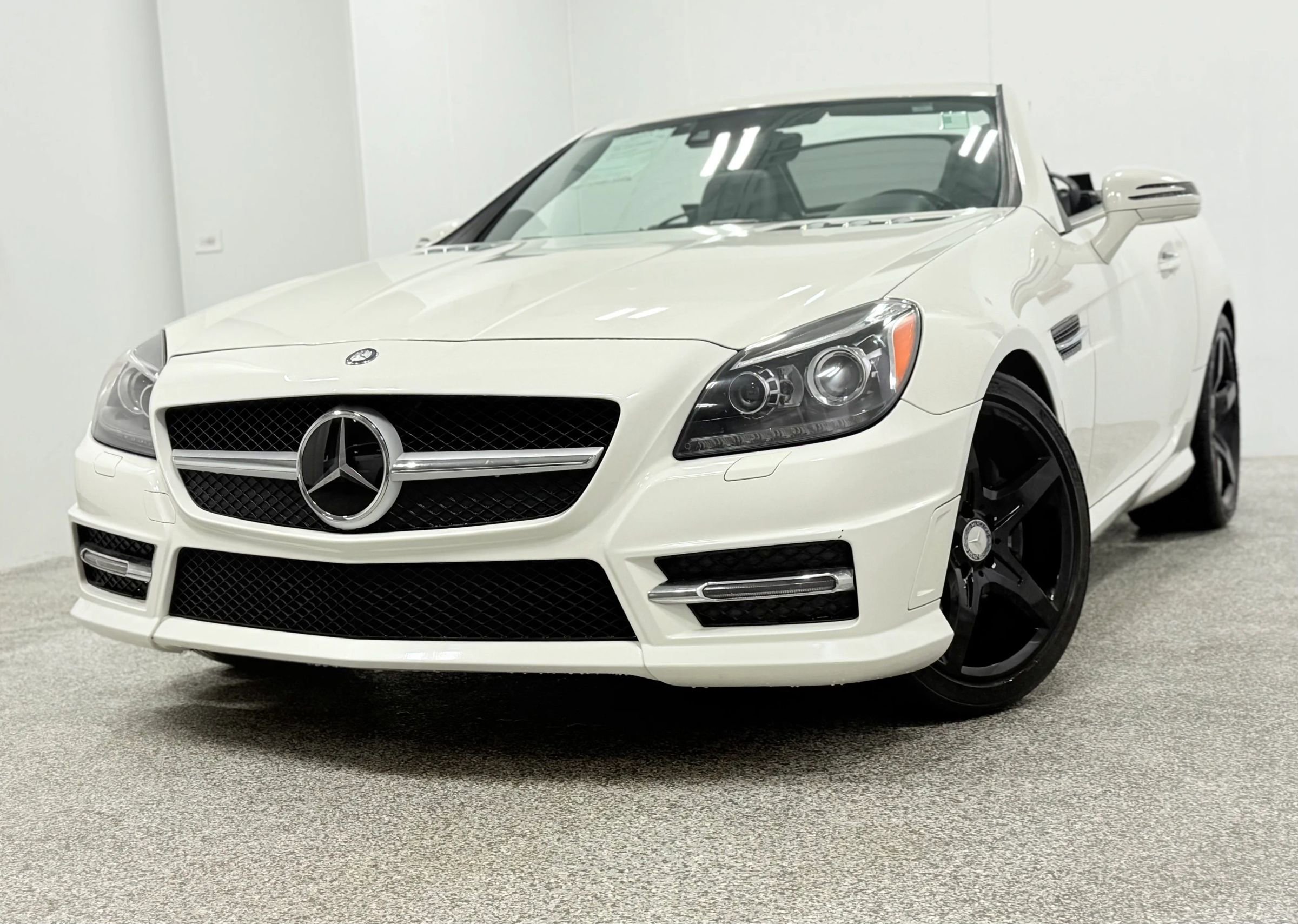 Used 2013 Mercedes-Benz SLK 350 image 4