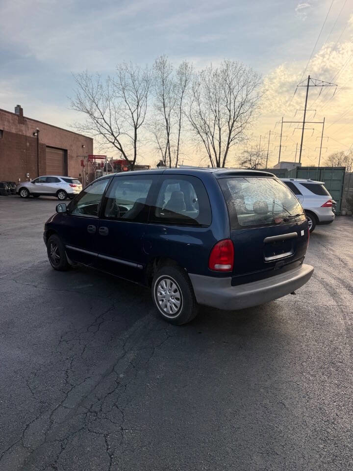 Used 2000 Plymouth Voyager FWD image 4