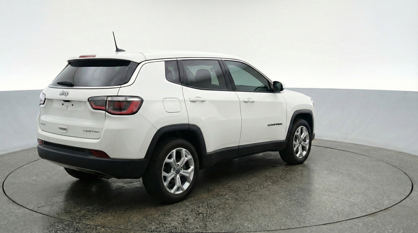Used 2025 Jeep Compass Latitude AWD/4WD image 9