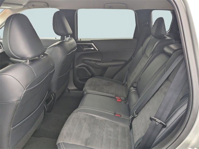 Used 2024 Mitsubishi Outlander SE image 9