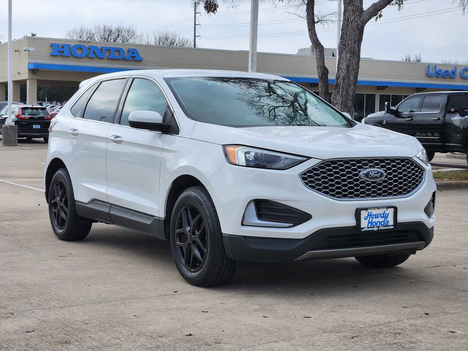 Used 2024 Ford Edge SEL image 3