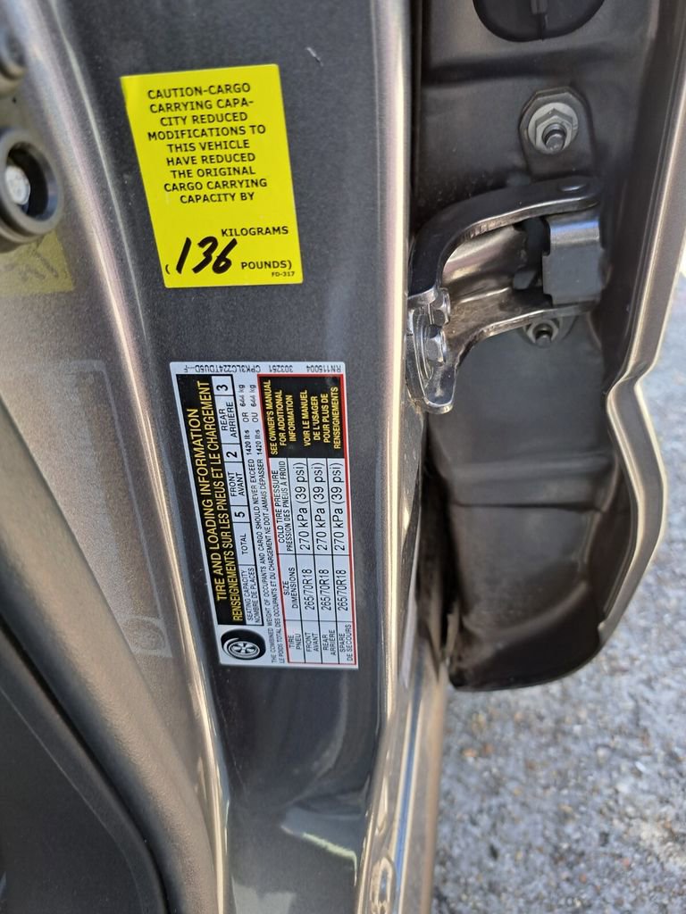 Used 2024 Nissan Titan SV w/ SV Convenience Package image 30