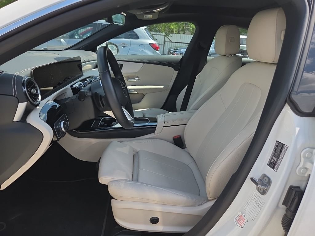 Used 2025 Mercedes-Benz CLA 250 image 3