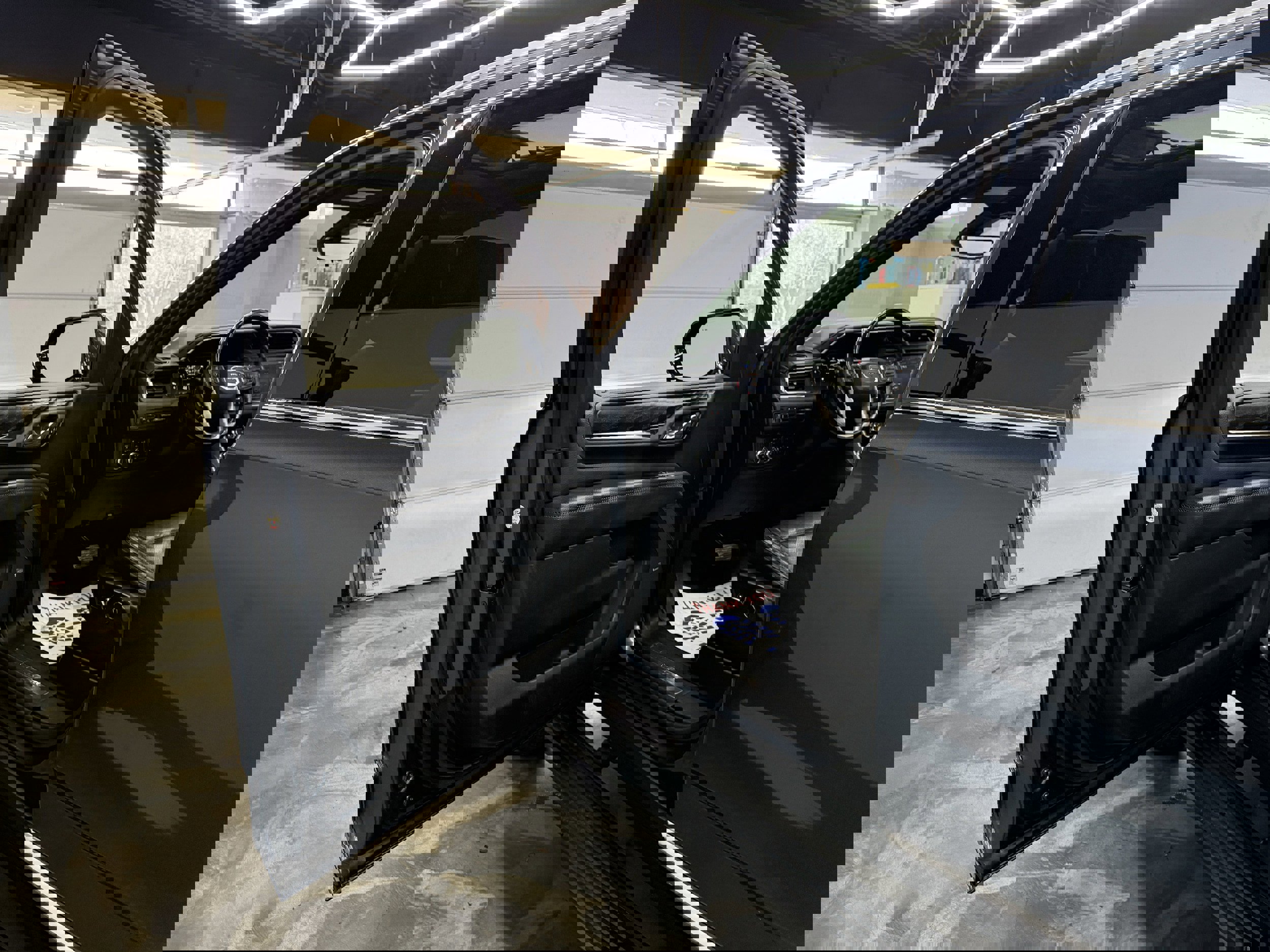 Used 2021 GMC Yukon Denali w/ Denali Premium Package image 11