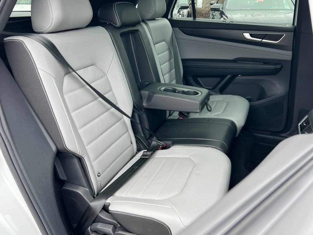 Certified 2024 Volkswagen Atlas Cross Sport SEL R-Line image 14
