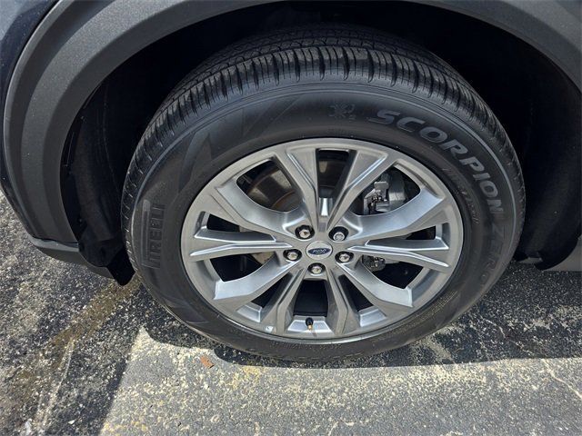 Used 2022 Ford Explorer XLT w/ Equipment Group 202A image 9