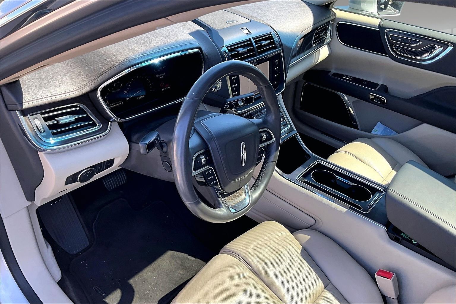 Used 2017 Lincoln Continental Reserve FWD image 17