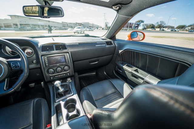 Used 2014 Dodge Challenger R/T image 30