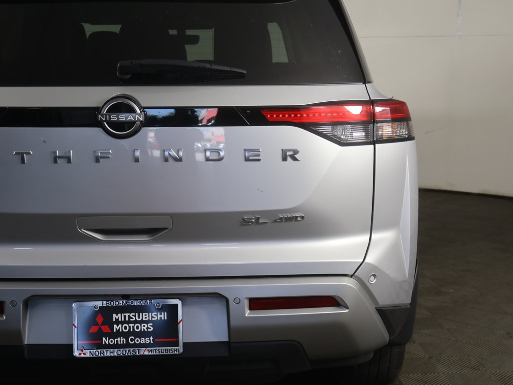 Used 2023 Nissan Pathfinder SL AWD/4WD image 18