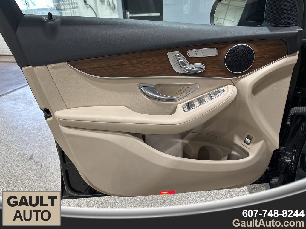 Used 2022 Mercedes-Benz GLC 300 4MATIC image 12