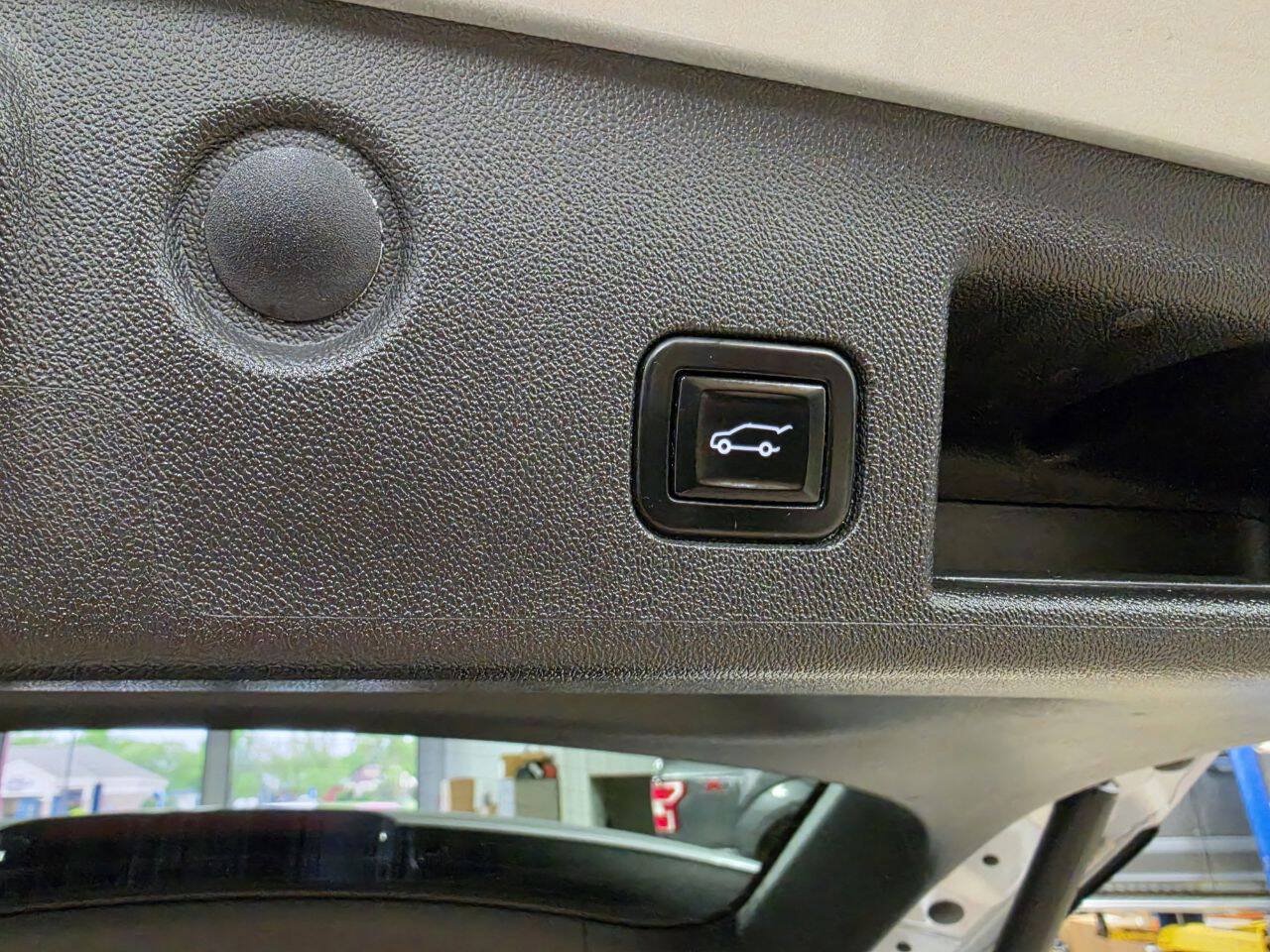 Used 2021 Chevrolet Equinox Premier w/ LPO, Floor Liner Package AWD/4WD image 21