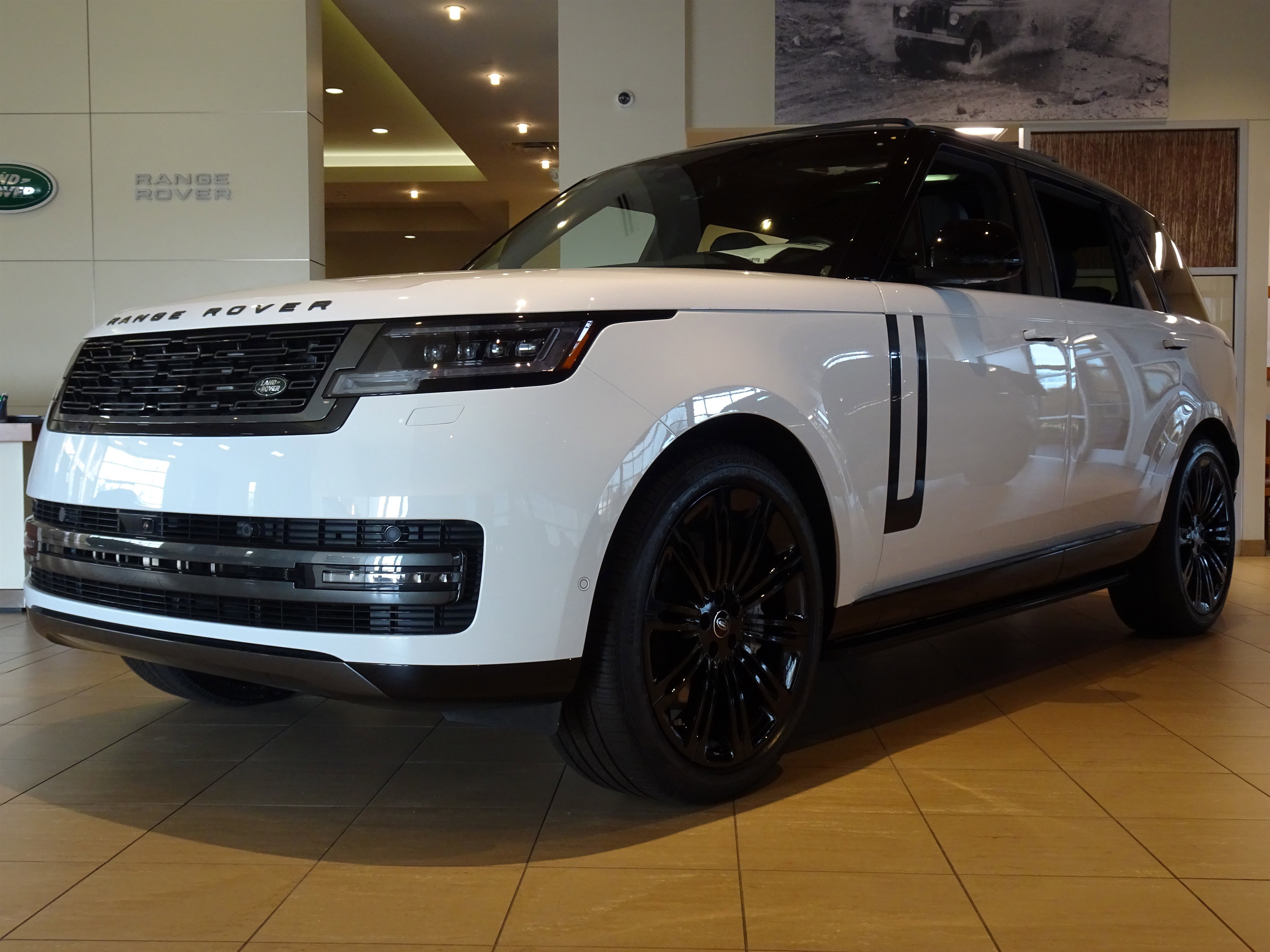 New 2025 Land Rover Range Rover Long Wheelbase SE
