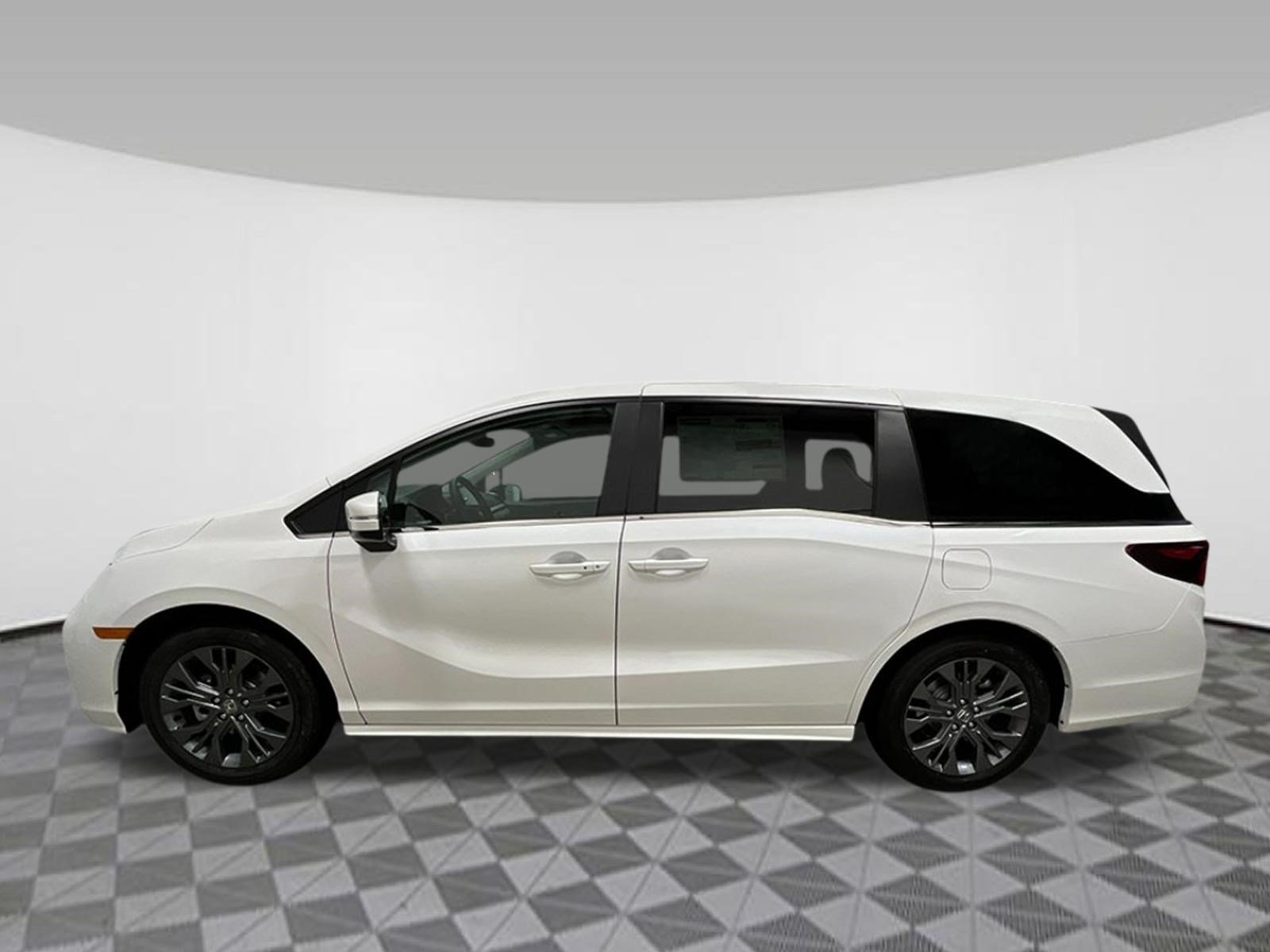 New 2026 Honda Odyssey Touring image 3