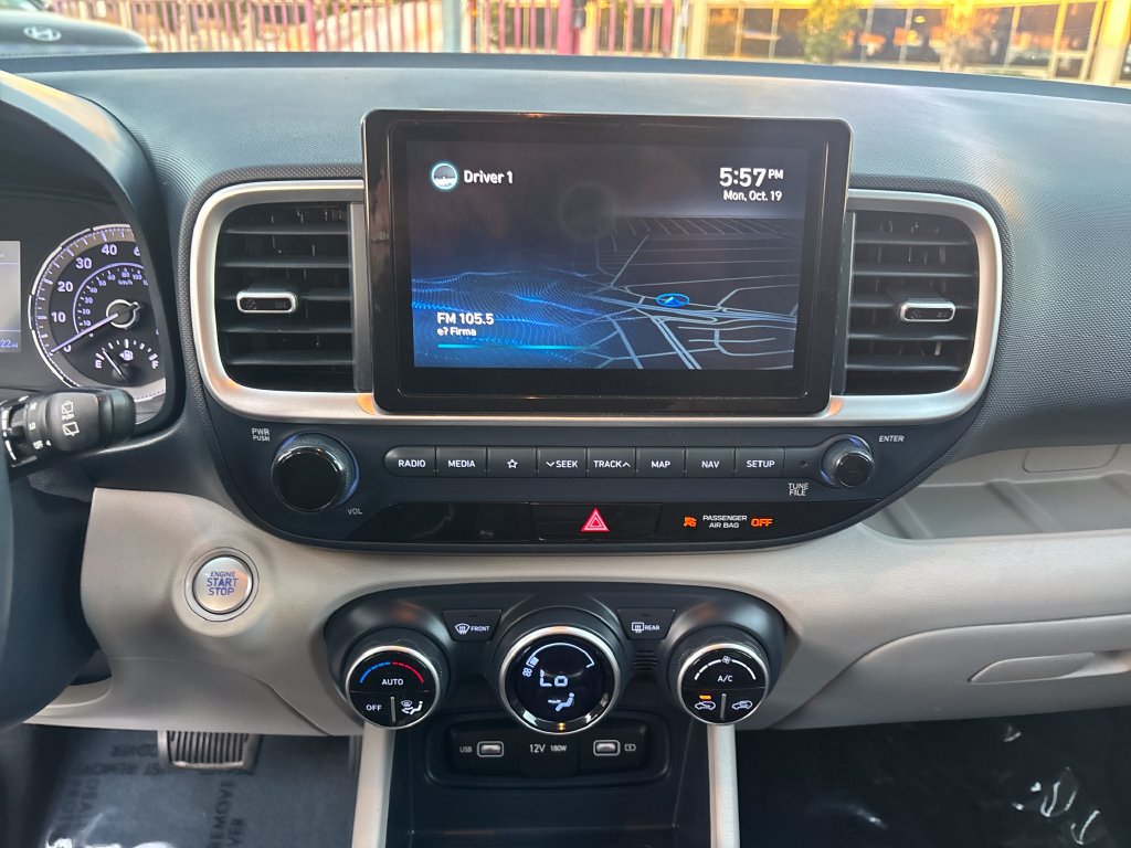 Used 2022 Hyundai Venue Limited FWD image 19