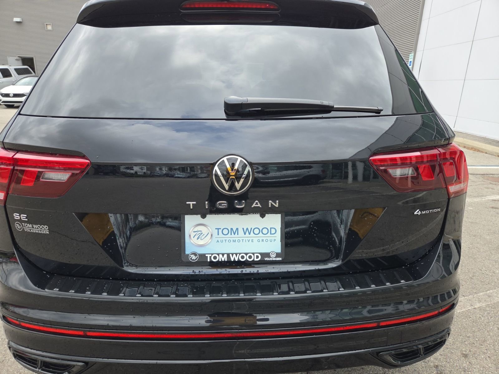 Certified 2023 Volkswagen Tiguan SE R-Line image 12