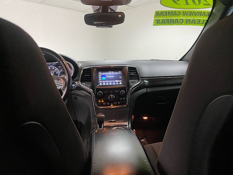 Used 2019 Jeep Grand Cherokee Laredo image 29