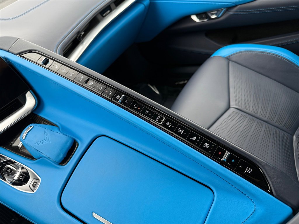 Used 2021 Chevrolet Corvette Stingray Premium Cpe w/ Z51 Performance Package image 17