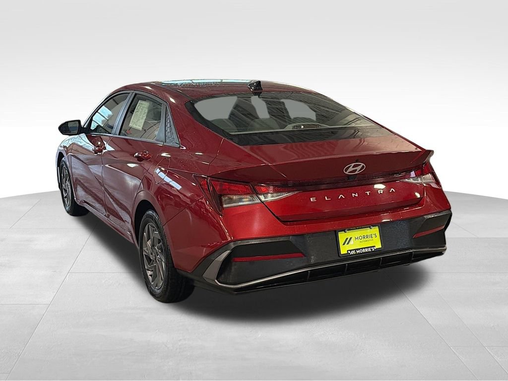 Used 2024 Hyundai Elantra SEL FWD image 8