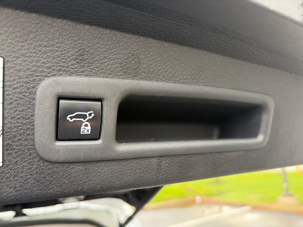 Used 2023 Toyota Sienna XLE FWD image 24