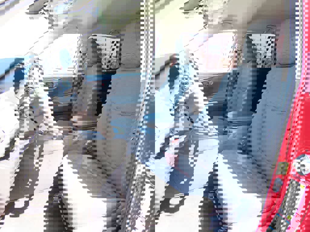 Used 2022 Toyota RAV4 LE image 12