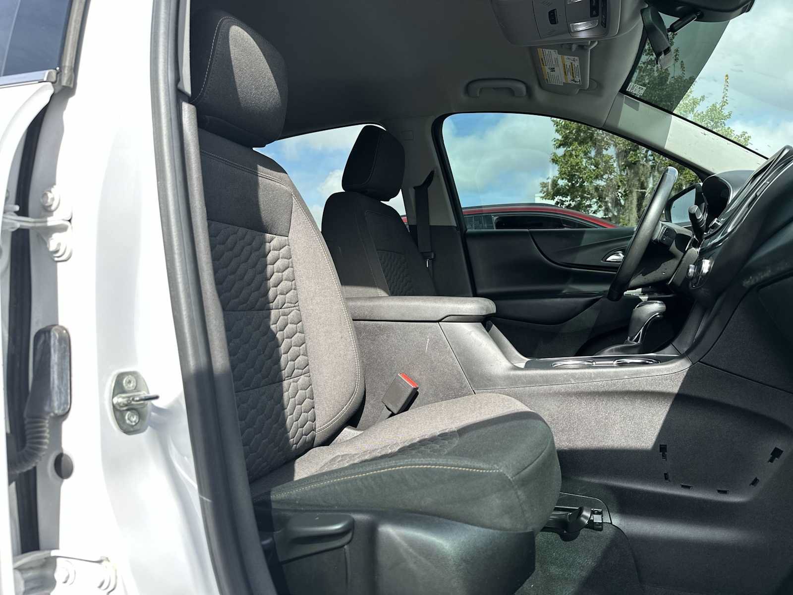 Certified 2018 Chevrolet Equinox LT FWD image 19