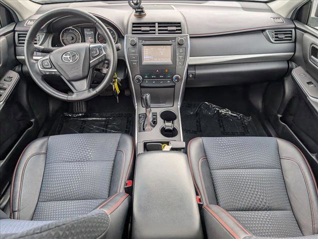 Used 2015 Toyota Camry SE w/ Moonroof Package image 16